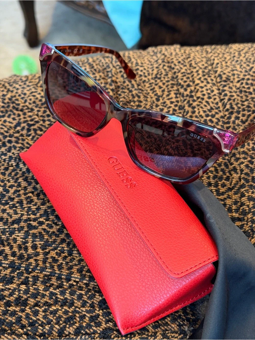 New with case and cloth Guess Tortoise and Pink Sunglasses